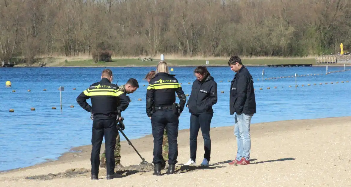 Explosief aangetroffen in personenauto - Foto 3