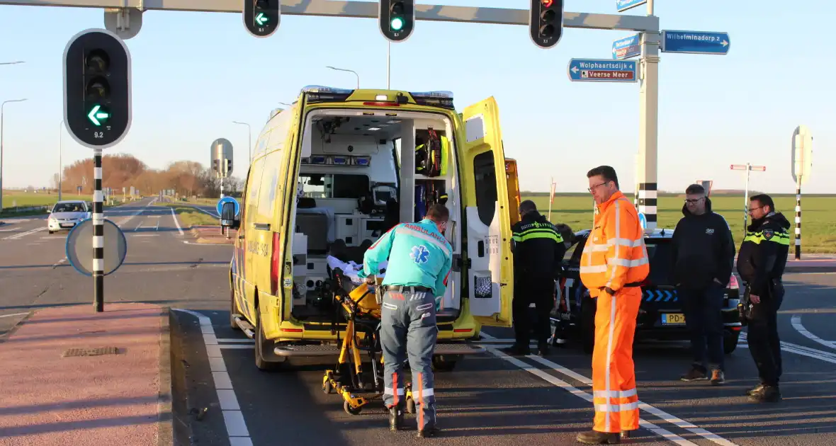 Bestuurder botst op lesauto voor verkeerslichten - Foto 10
