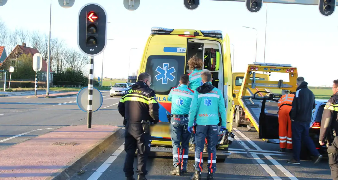 Bestuurder botst op lesauto voor verkeerslichten - Foto 12