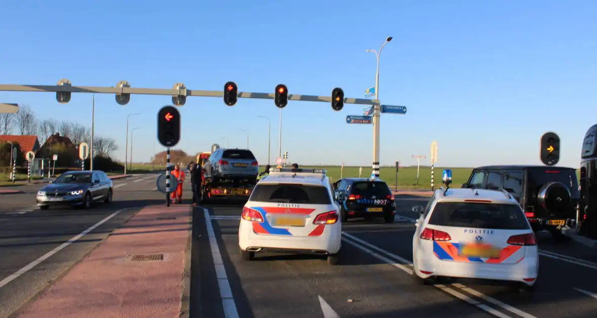 Bestuurder botst op lesauto voor verkeerslichten - Foto 5