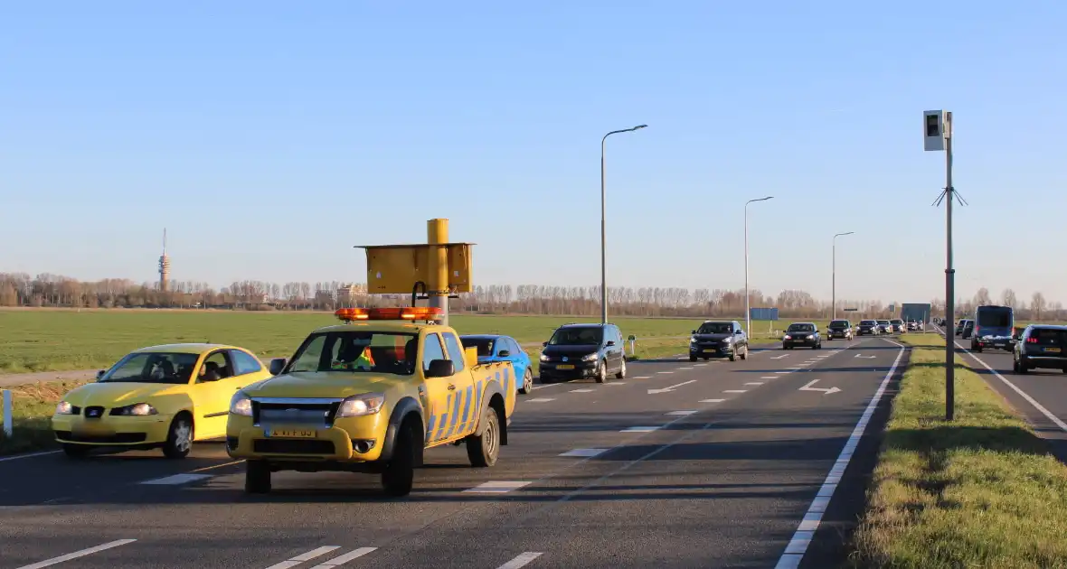 Bestuurder botst op lesauto voor verkeerslichten - Foto 7