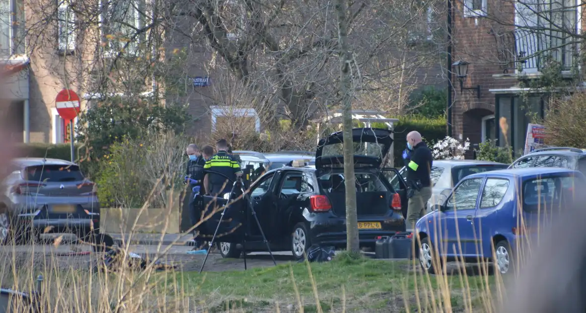 Mogelijk explosief aangetroffen in auto - Foto 1