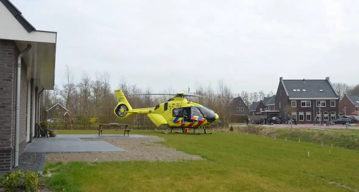 Trauma- en politiehelikopter landen voor incident in woning - Foto 1