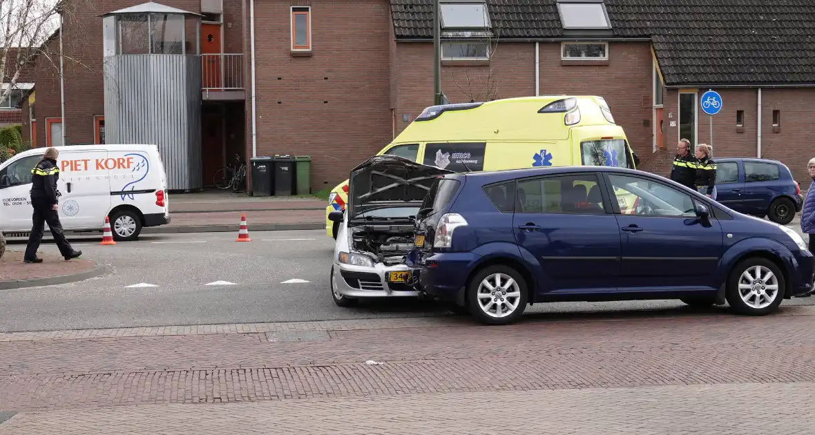Automobiliste gewond bij aanrijding met andere auto - Foto 1