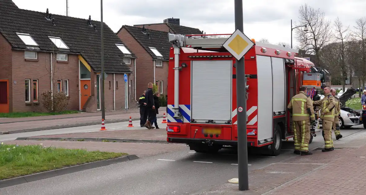 Automobiliste gewond bij aanrijding met andere auto - Foto 2