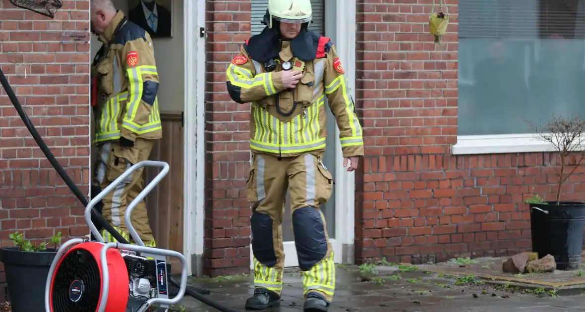 Zwarte rookontwikkeling bij schoorsteenbrand - Foto 5