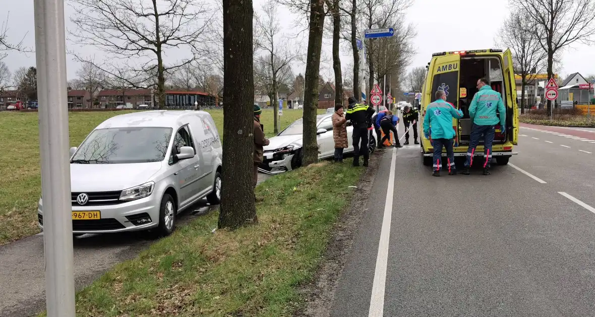 Schade bij aanrijding op kruising - Foto 1