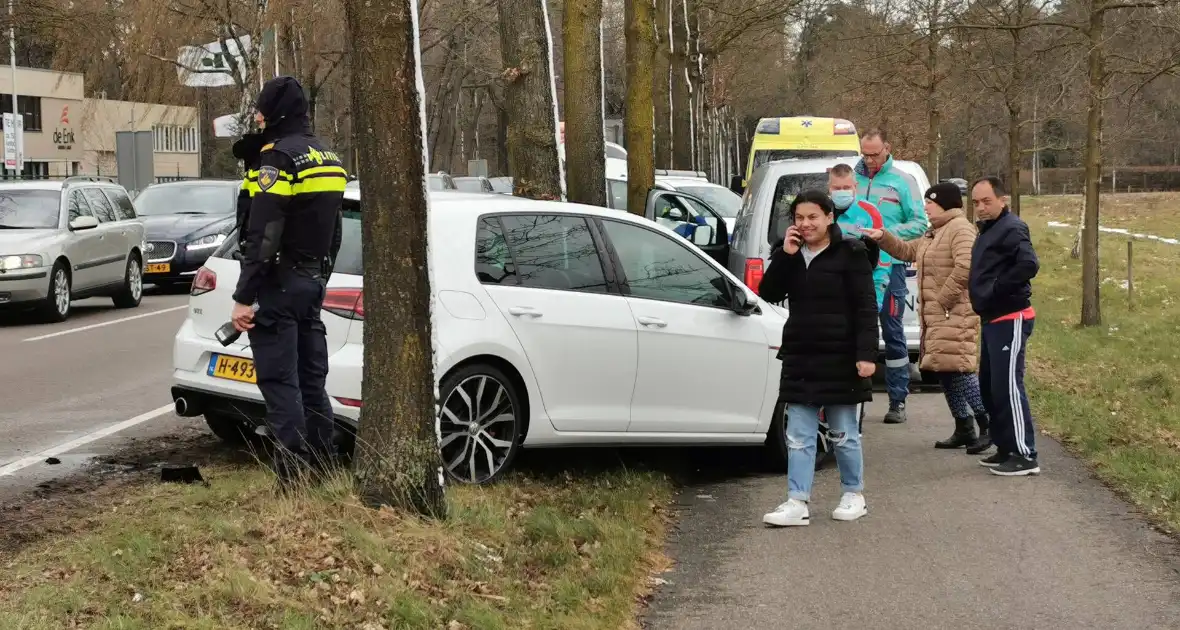 Schade bij aanrijding op kruising - Foto 3