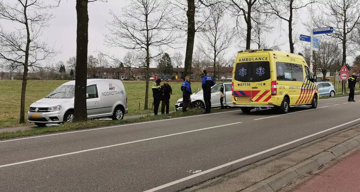 Schade bij aanrijding op kruising - Foto 6