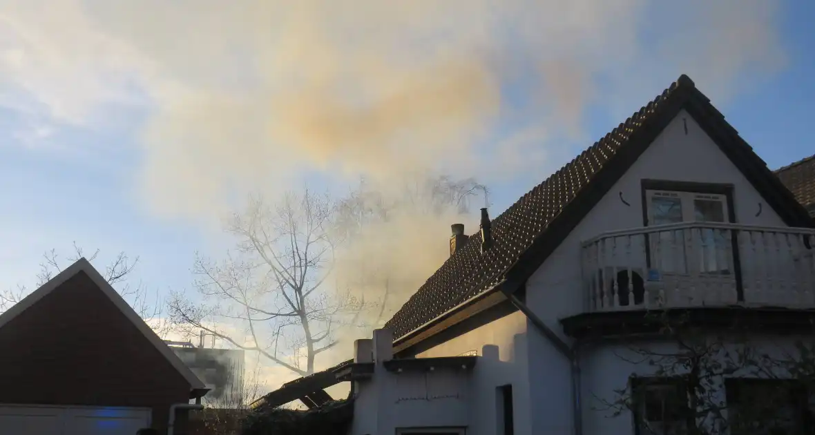 Schuur verwoest vanwege brand - Foto 1