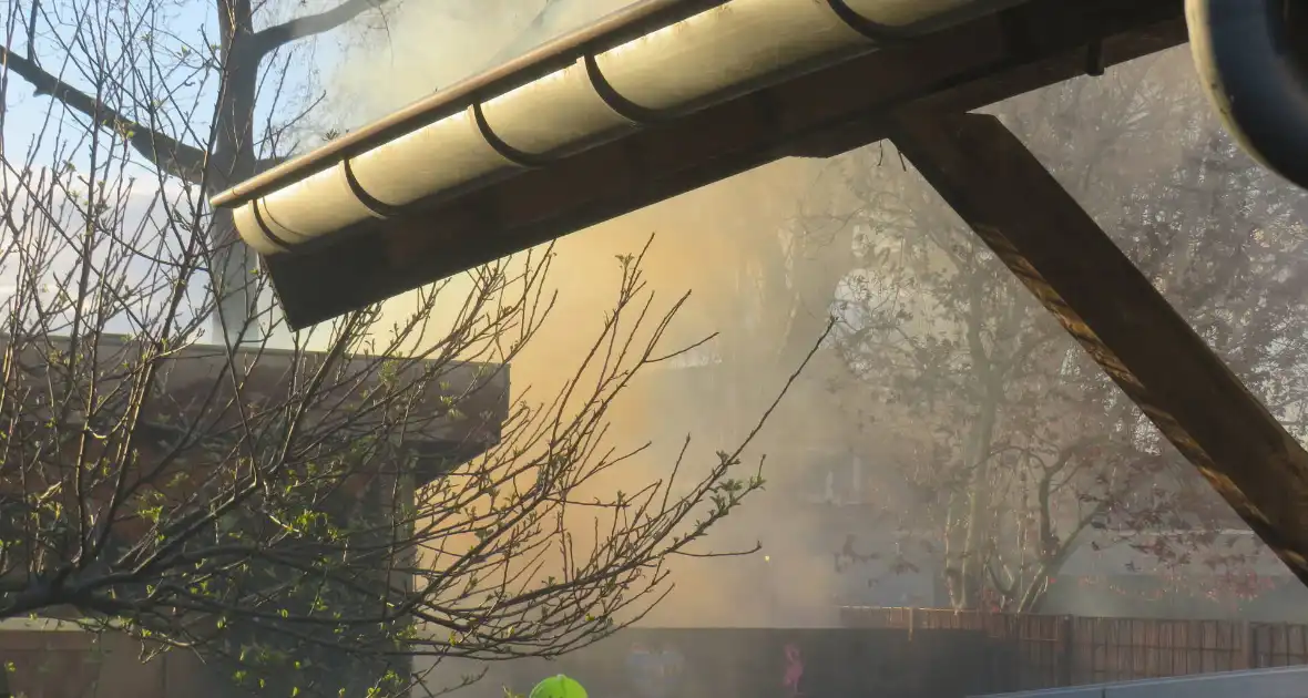 Schuur verwoest vanwege brand - Foto 3