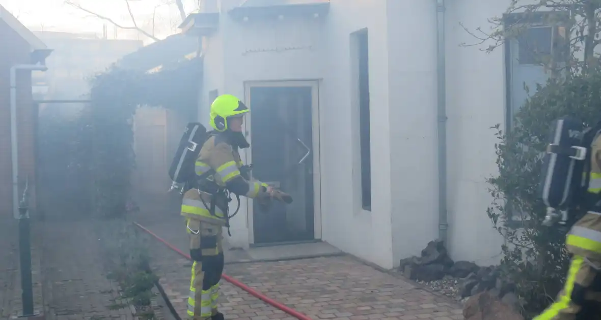 Schuur verwoest vanwege brand - Foto 4