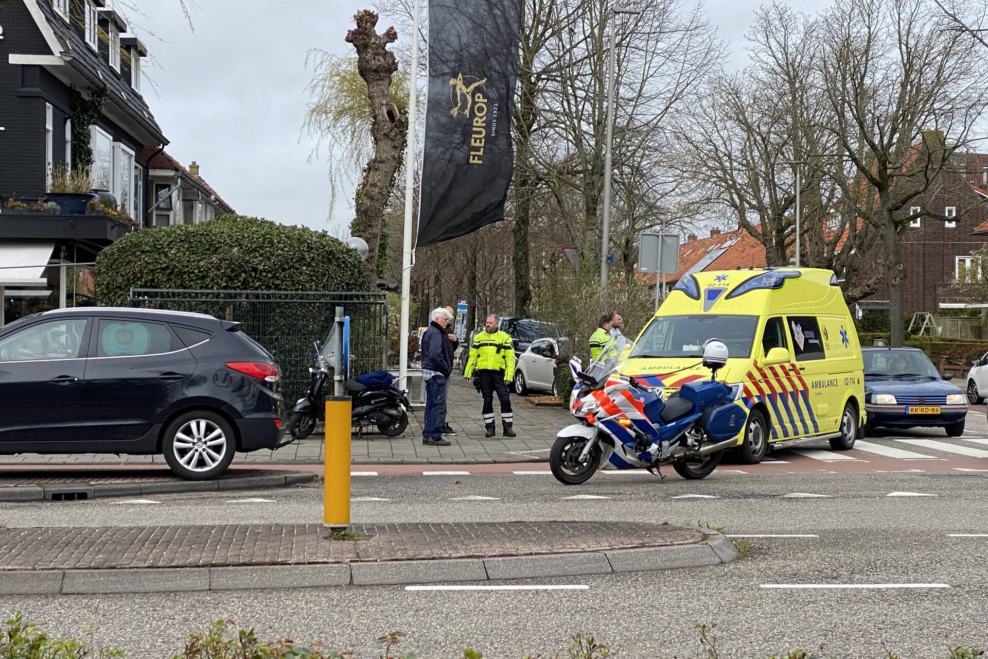 Scooterrijder In Botsing Met Auto Op Kruising | 112-nu.nl