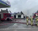 Enorme rookwolken bij brand in woning boven slagerij