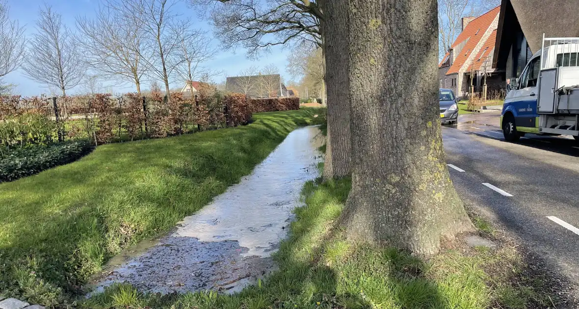 Weg afgesloten door waterleidingbreuk - Foto 2