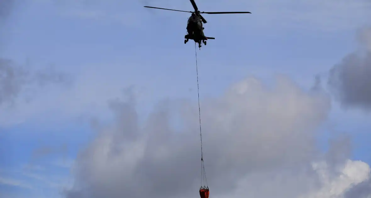 Transporthelikopters van de luchtmacht oefenen bij de Eem - Foto 12