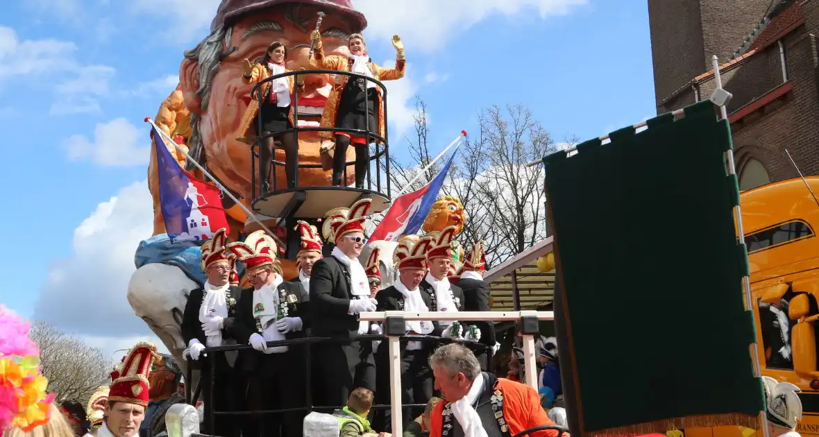 Grote drukte bij carnavalsoptocht