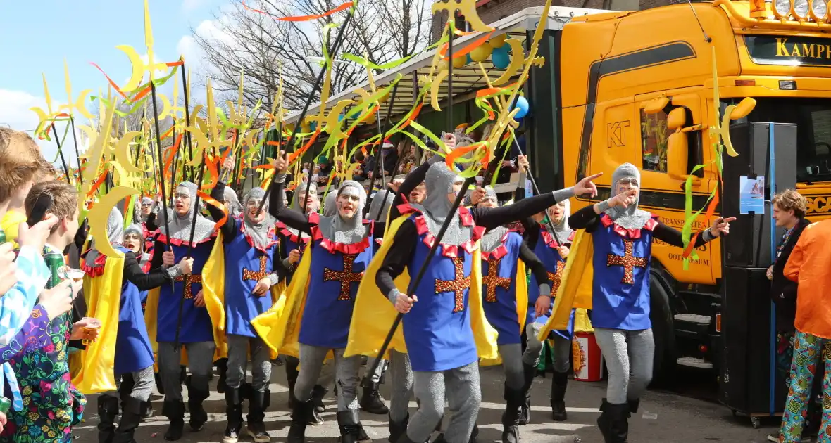 Grote drukte bij carnavalsoptocht - Foto 1