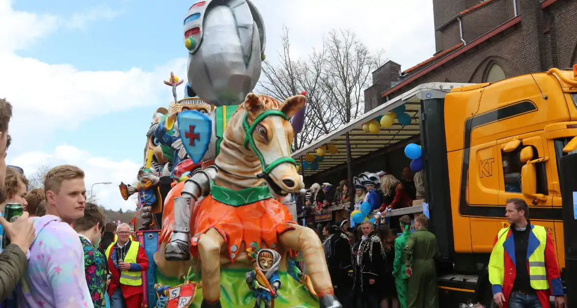 Grote drukte bij carnavalsoptocht - Foto 3