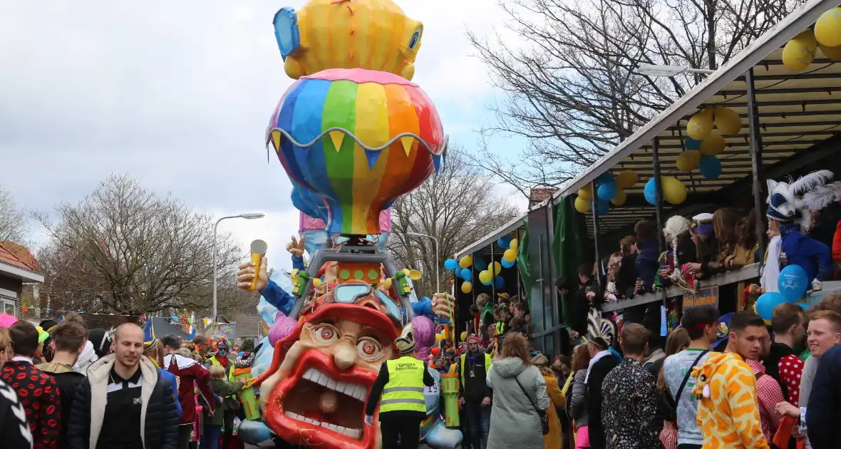 Grote drukte bij carnavalsoptocht - Foto 5