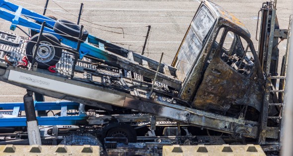 Vrachtwagen met oplegger brandt uit op terrein Koopman Cargo - Afbeelding 2