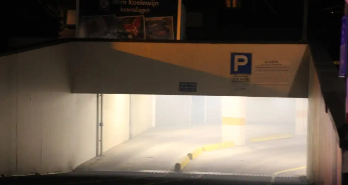 Parkeergarage vol rook na brand - Foto 1