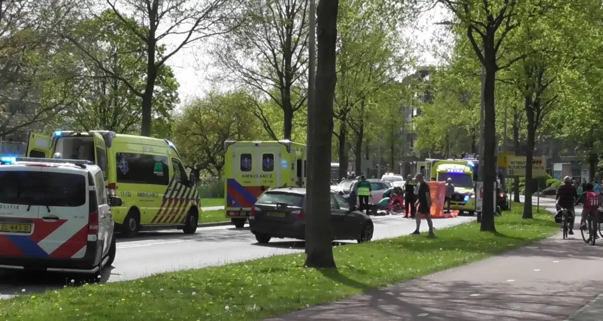 Automobilist botsen frontaal op boom - Foto 5