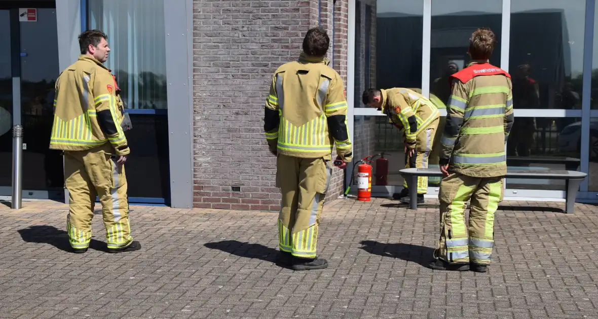 Brand in spouwmuur na wegbranden van onkruid - Foto 4