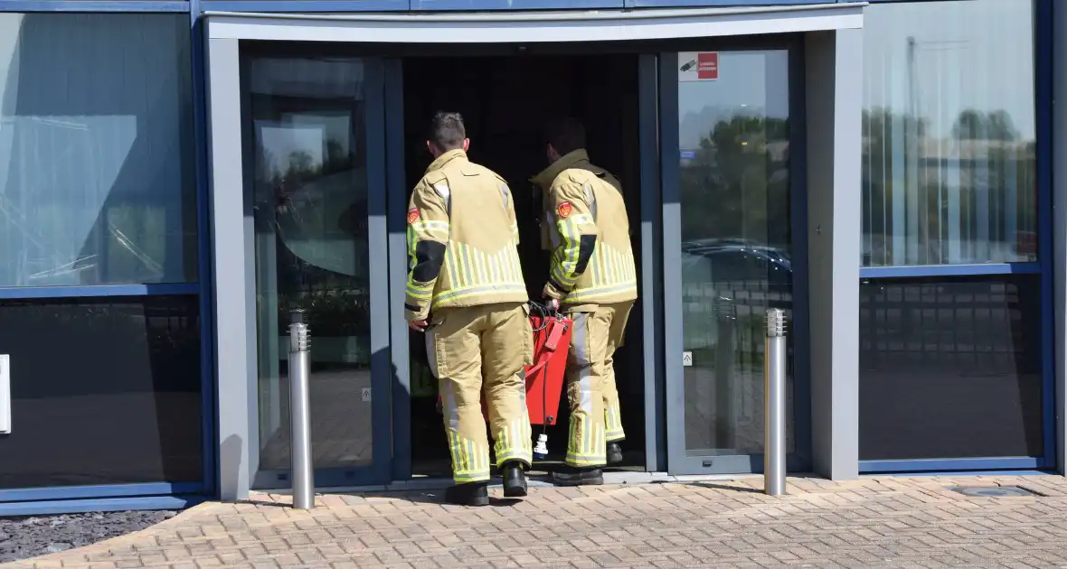 Brand in spouwmuur na wegbranden van onkruid - Foto 7