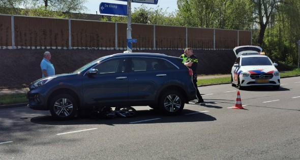 Bestuurder snorscooter gewond bij aanrijding met personenauto - Afbeelding 1