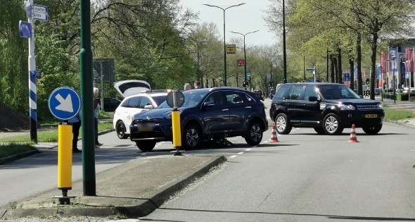 Bestuurder snorscooter gewond bij aanrijding met personenauto