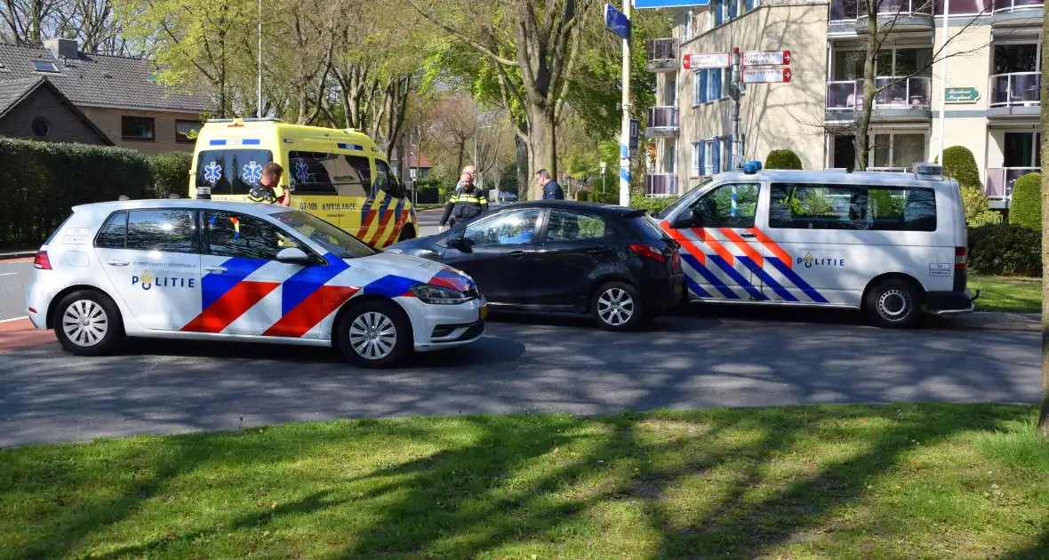 Jongedame op fiets aangereden door auto