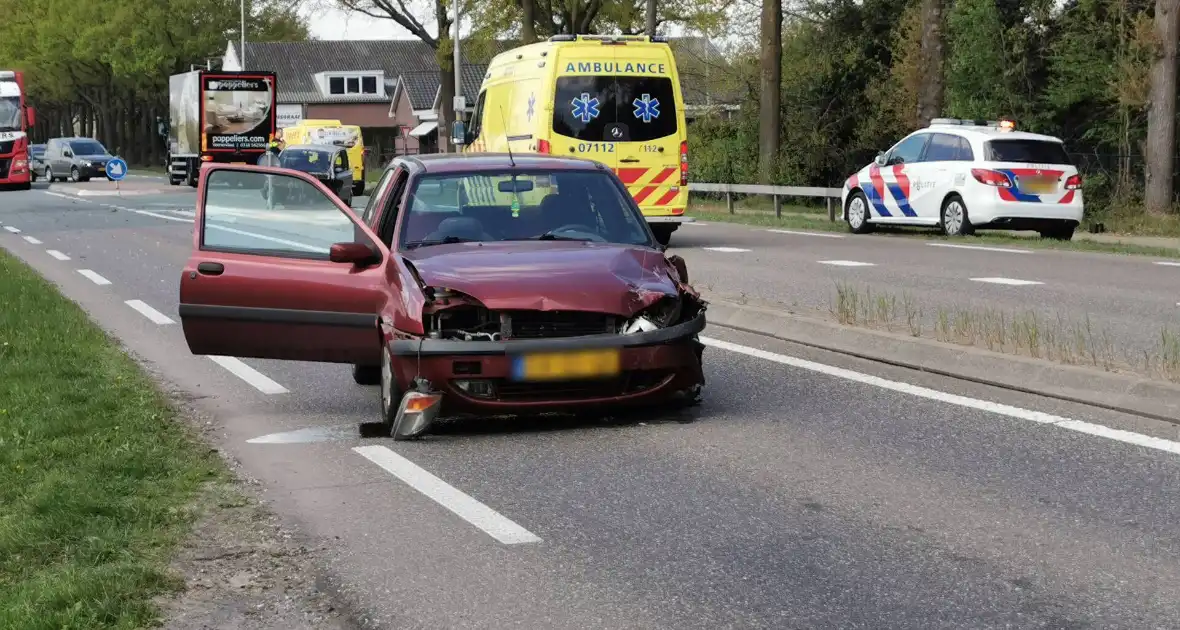 Flinke schade na botsing tussen meerdere voertuigen