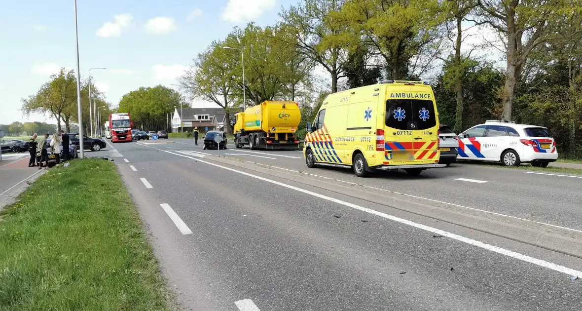 Flinke schade na botsing tussen meerdere voertuigen - Foto 2