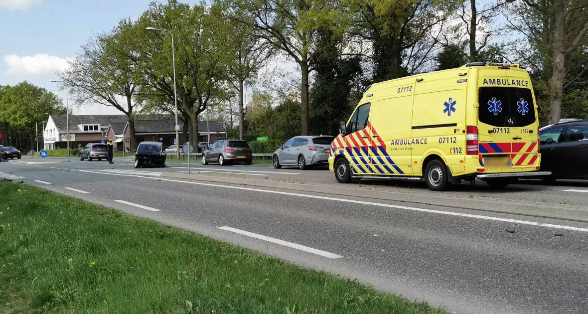 Flinke schade na botsing tussen meerdere voertuigen - Foto 3