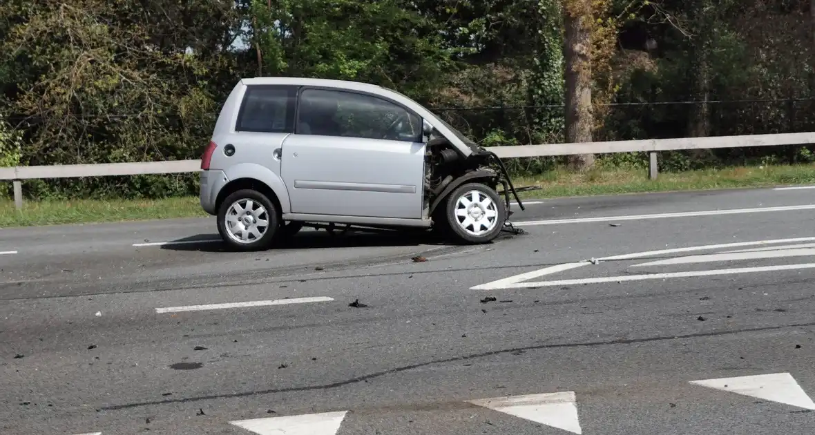 Flinke schade na botsing tussen meerdere voertuigen - Foto 5