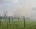 Enorme rookwolken bij brand in opslagloods