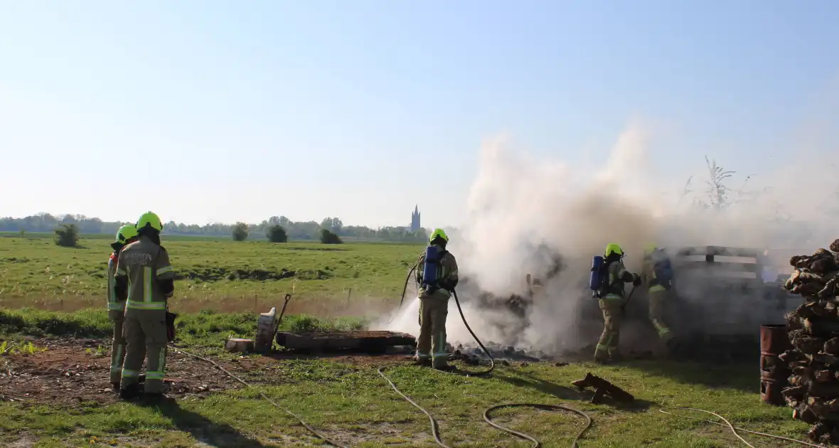 Veilingskratten vatten vlam in polder - Foto 1