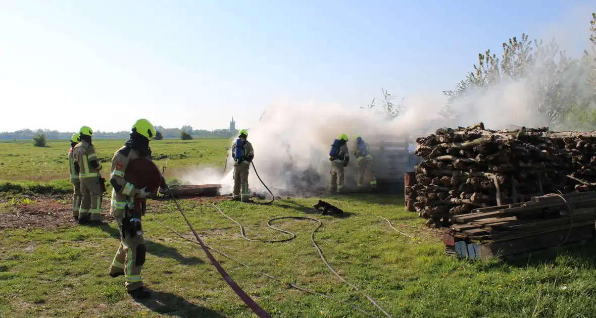 Veilingskratten vatten vlam in polder - Foto 2