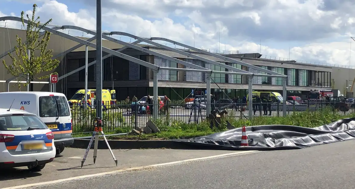 Traumahelikopter landt voor ongeval bij Groente- en Fruithandelaar Bakker