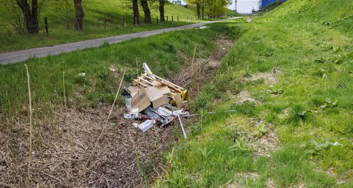 Afgelegen terrein in Vathorst lijkt op dumplek