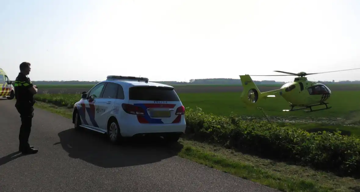 Traumahelikopter landt in weiland