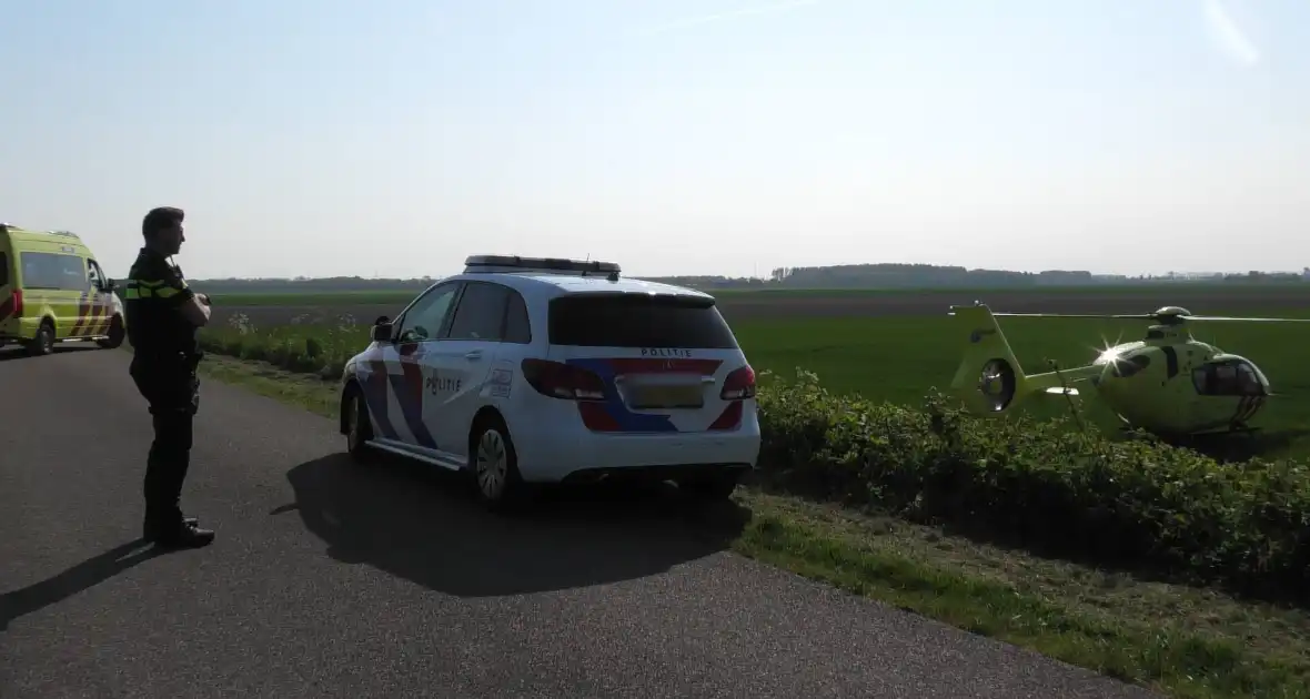 Traumahelikopter landt in weiland - Foto 1
