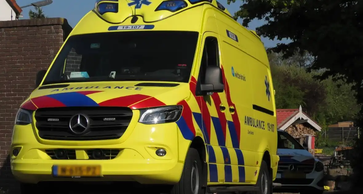 Traumahelikopter landt in weiland - Foto 2
