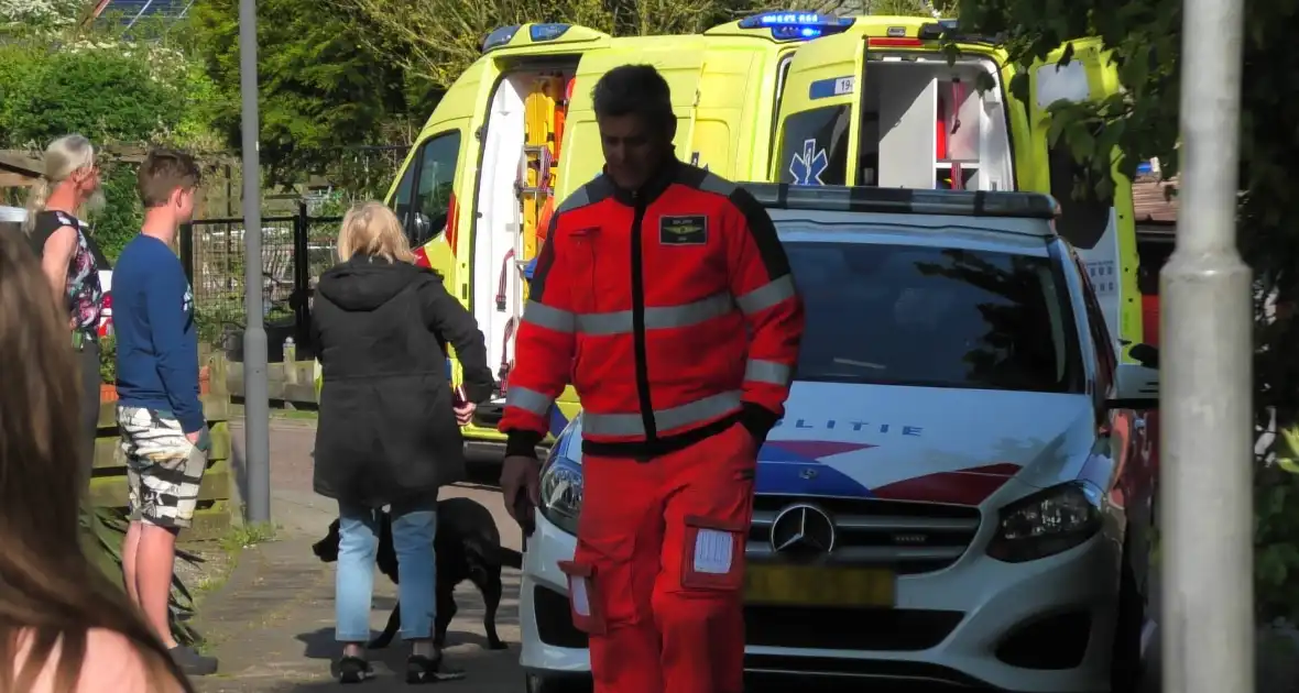 Traumahelikopter landt in weiland - Foto 3