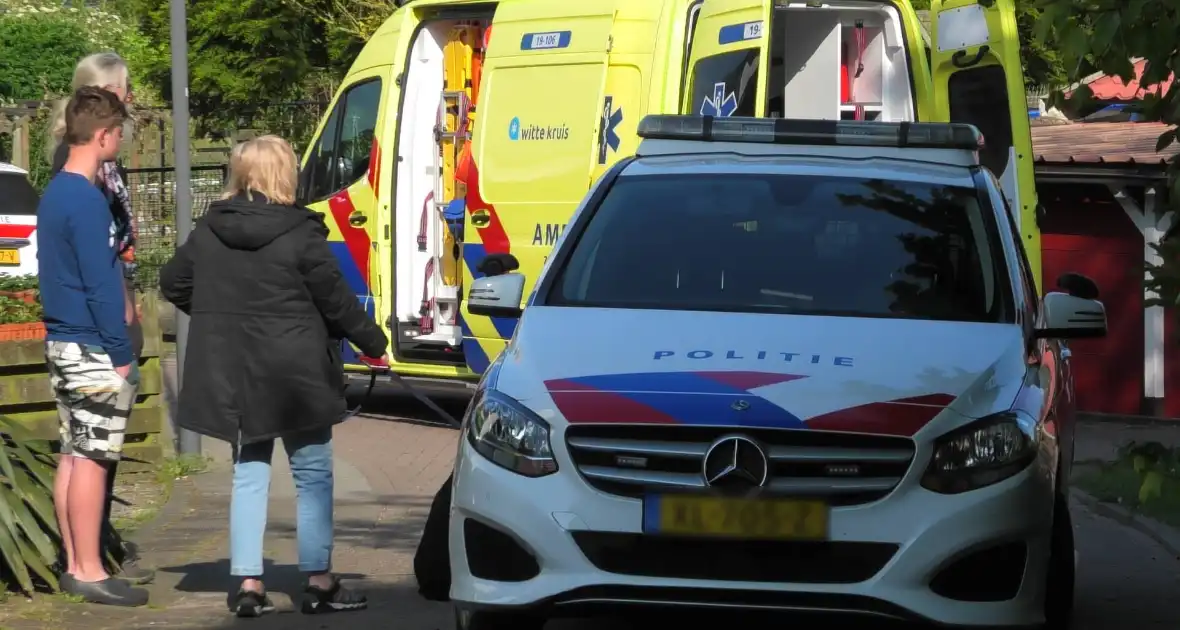 Traumahelikopter landt in weiland - Foto 4