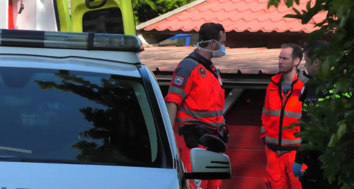 Traumahelikopter landt in weiland - Foto 8