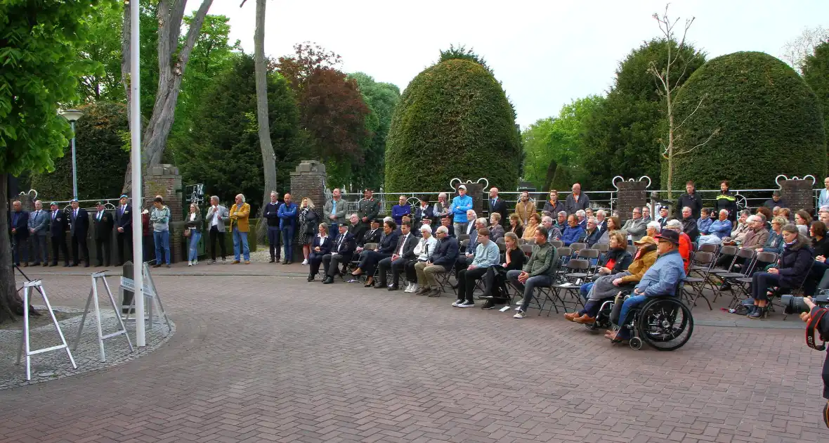 Grote drukte bij Dodenherdenking - Foto 13