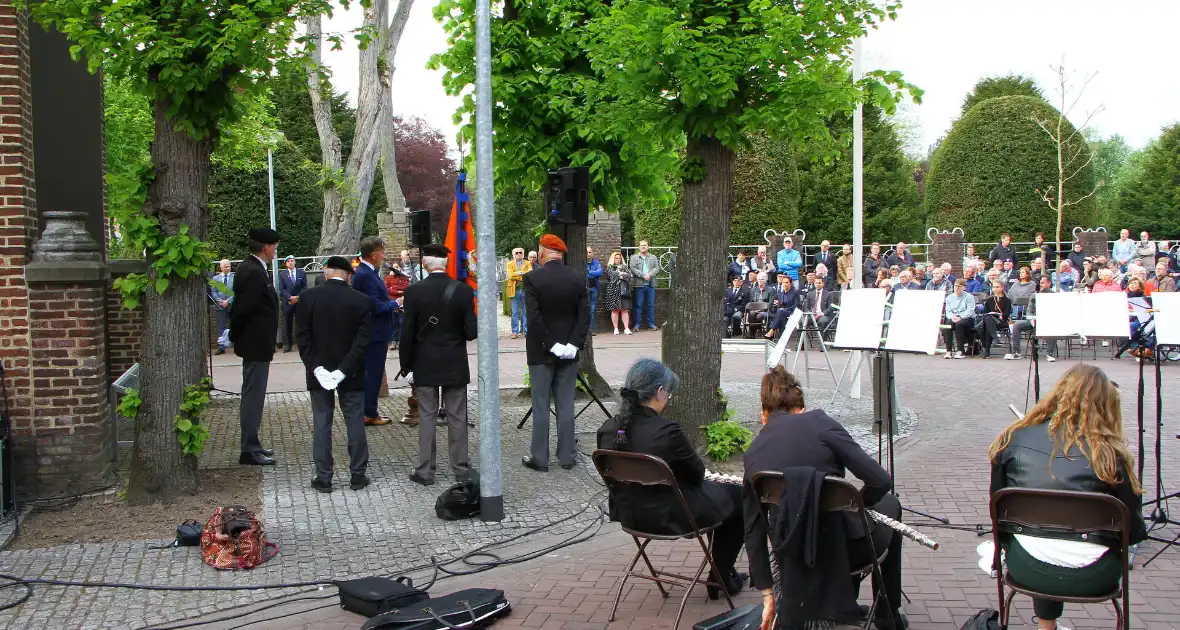 Grote drukte bij Dodenherdenking - Foto 14