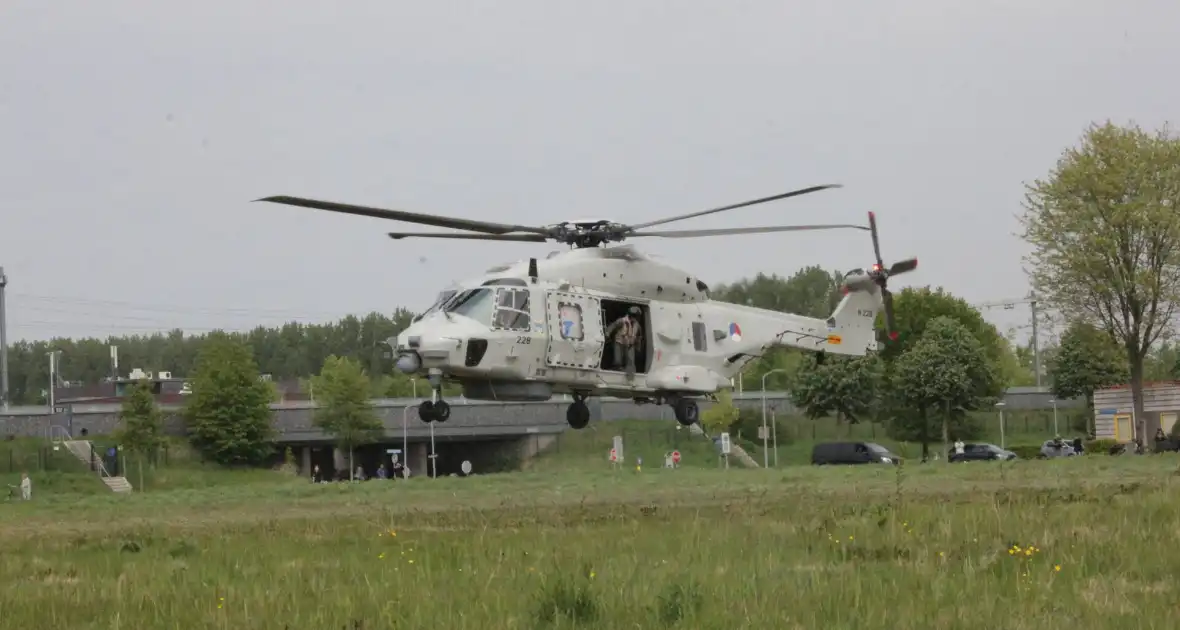 Suzan en Freek landde per luchtmacht helikopter - Foto 11